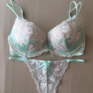 NWOT VS 2 Piece Set Mint Lace Lingerie 34C/Sz S